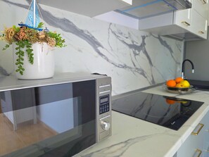 Fridge, microwave, stovetop, cookware/dishes/utensils