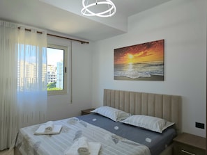 2 bedrooms, iron/ironing board, free WiFi, bed sheets