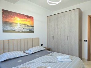 2 chambres, fer et planche à repasser, accès au Wi-Fi (inclus)