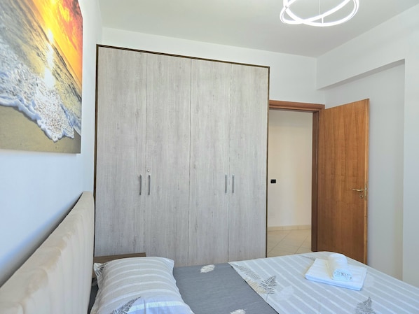2 bedrooms, iron/ironing board, free WiFi, bed sheets