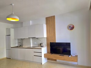 Fridge, microwave, stovetop, dishwasher - Qerret Happy Stay 096 (Durres)