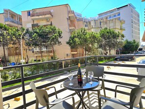 Outdoor dining - Qerret Happy Stay 096 (Durres)