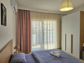 1 slaapkamer, een strijkplank/strijkijzer, gratis wifi, beddengoed