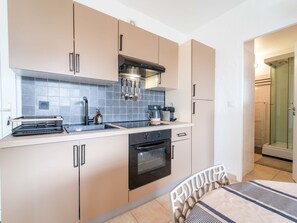 Fridge, oven, stovetop, toaster