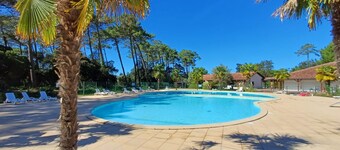 Cozy house for 6, terrace, residence with pool and parking near the beach