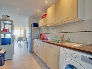 Private kitchen - Spacious sea-facing studio with air conditioning (Saint-Martin)