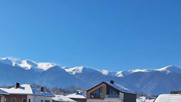 A residential area with houses and snow-covered mountains in the background. - "bojana", Charming Accomodation in Razlog, Bulgaria (Razlog)