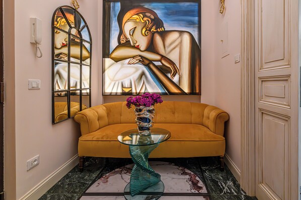 المنشأة من الداخل