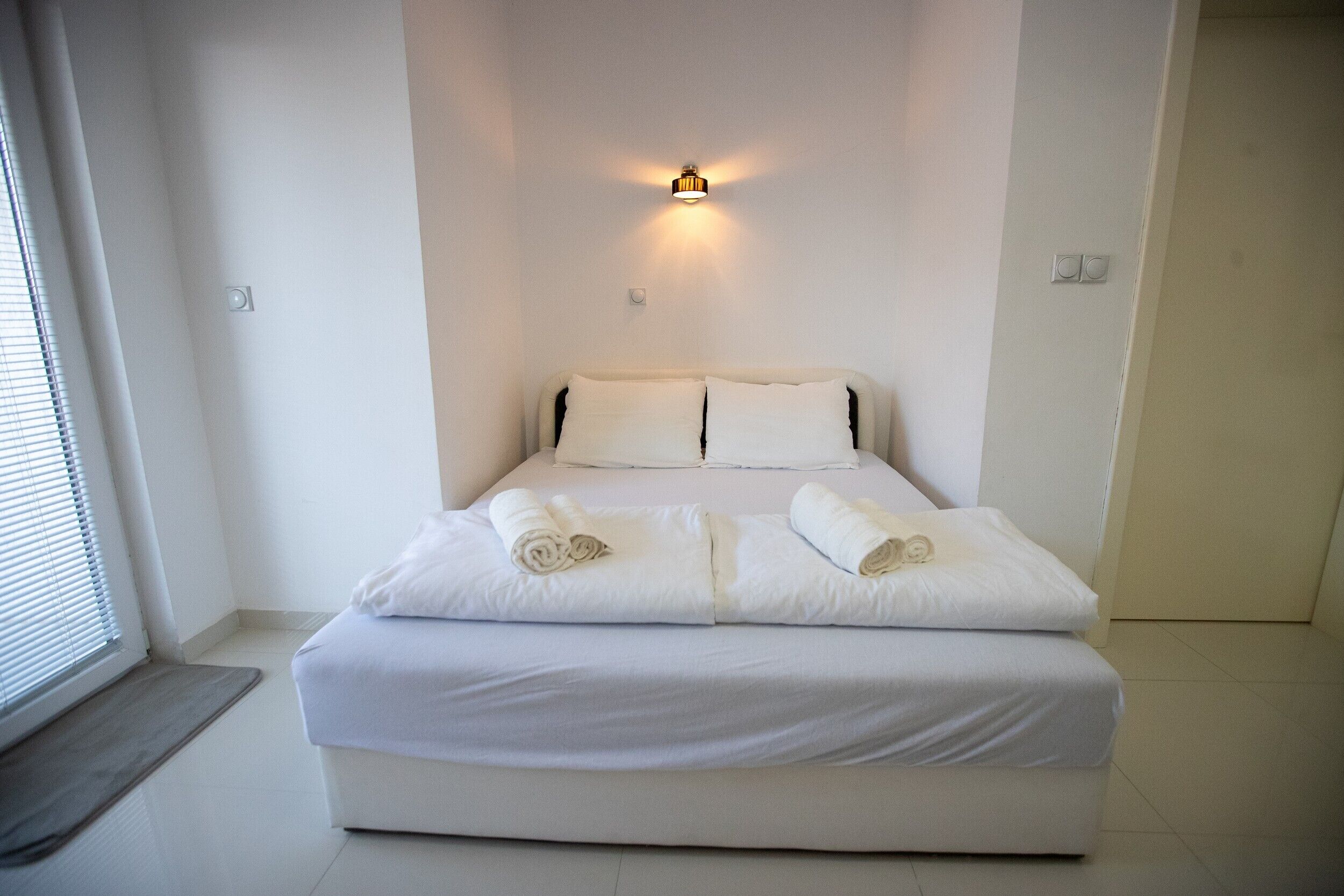 1 slaapkamer, een bureau, een strijkplank/strijkijzer, wifi