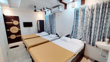 Family Room, Multiple Beds | Free WiFi