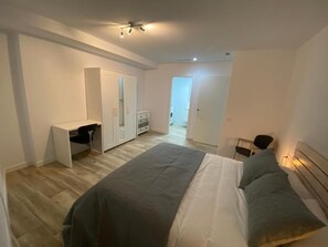 2 Schlafzimmer, Bügeleisen/Bügelbrett, WLAN, Bettwäsche