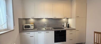 Bernies Waldshut - Sunny apartment - close to the city with balcony and underground parking