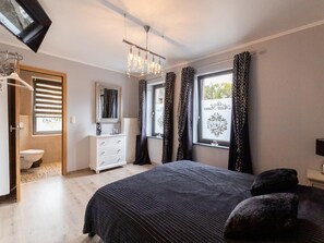 4 bedrooms, individually furnished - Villa in Coo With Indoor Pool & Near Waterfalls (Stavelot)