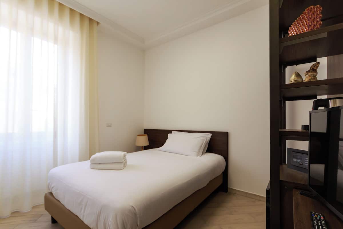 Standard Room | In-room safe, free WiFi