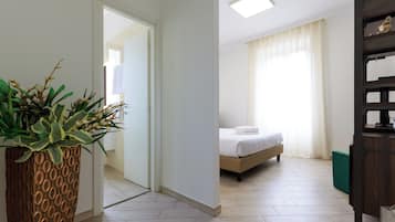 Quarto casal clássico | Cofres nos quartos, Wi-Fi de cortesia