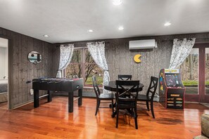 Spielezimmer