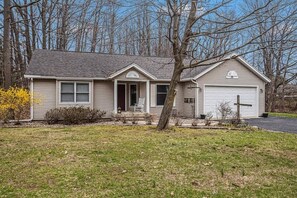 Exterior - Summerwood Cottage (South Haven)