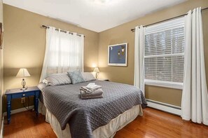 4 bedrooms, desk, iron/ironing board, travel cot