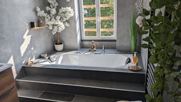Baignoire Ă  jets, sĂšche-cheveux, serviettes fournies, savon