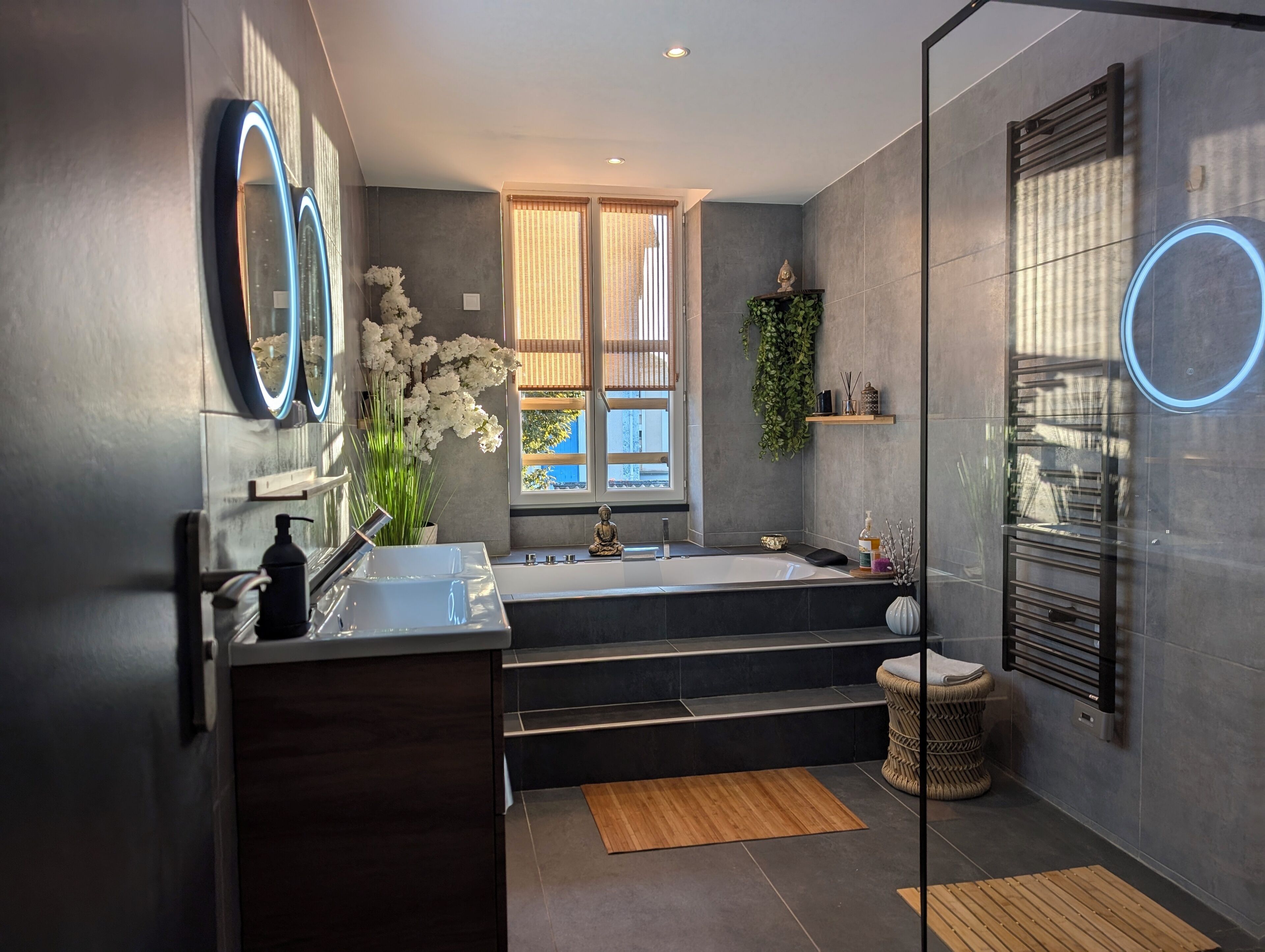 Whirlpool, Haartrockner, Handtücher, Seife