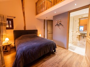 Casa | 5 quartos, individualmente mobiliados, ferros/tábuas de passar roupa