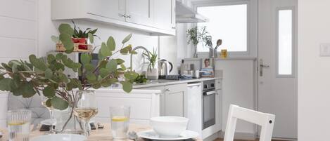 Fridge, microwave, oven, dishwasher