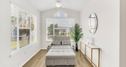Luxury condo in delightful Kissimmee with WiFi, fitness room, AC