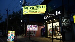 A restaurant named Shiva Nest with a sign advertising 'Apart Rooms, Convention Hall, Multicuisine Restaurant'. - Shiva Nest (Tiruchirappalli)