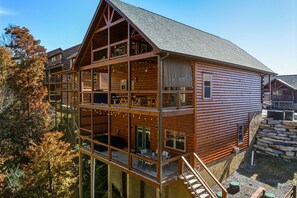 Exterior - Rustic Roots| 3 King Suites, Game Room,Theater, Resort Pool & Zip-line, Mtn View (Sevierville)