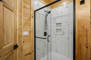 Towels - Rustic Roots| 3 King Suites, Game Room,Theater, Resort Pool & Zip-line, Mtn View (Sevierville)