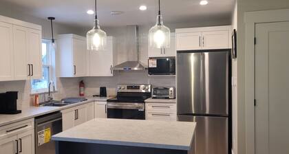 Charming 3-bedroom house in enjoyable Moncton with WiFi, AC