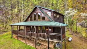 Exterior - Secluded Luxury w/ Views of Mt. LeConte & Hot Tub (Sevierville)