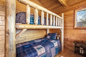 2 bedrooms, iron/ironing board, WiFi, bed sheets - Secluded Luxury w/ Views of Mt. LeConte & Hot Tub (Sevierville)
