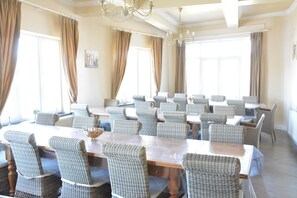 House | Dining - Villa in Vielsalm With Lake Views and Pool (Vielsalm)