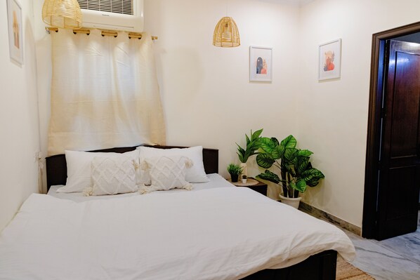 3 bedrooms, WiFi, bed sheets