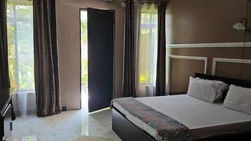 Comfort Double Room, Garden View | Desk, laptop workspace