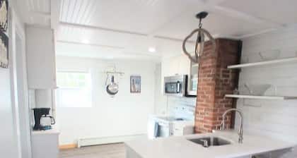 Bright 3 bedroom located in the heart of OOB