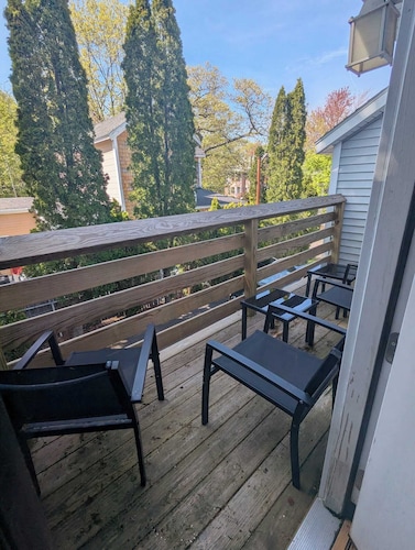 2 BD, pet friendly, 10 min to Pier Parking for 3
