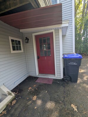 Exterior detail - 2 BD, pet friendly, 10 min to Pier Parking for 3 (Old Orchard Beach)