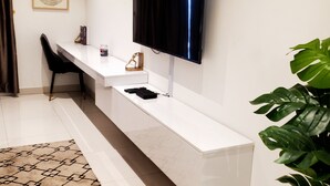 Comfort Studio Suite, Balcony, City View - The Lennox Suites by Cozy (Accra)