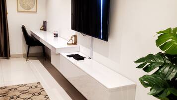 Cortinas blackout, tabla de planchar con plancha y wifi gratis