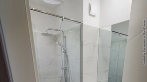 Comfort Studio Suite, Balcony, City View | Bathroom - The Lennox Suites by Cozy (Accra)