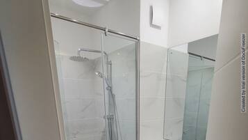 Artículos de tocador gratuitos, toallas, jabón, shampoo