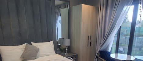 Comfort Studio Suite, Balcony, City View | Blackout drapes, iron/ironing board, free WiFi