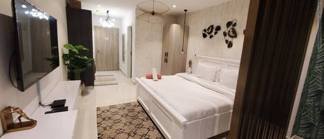 Comfort Studio Suite, Balcony, City View | Blackout curtains, iron/ironing board, free WiFi