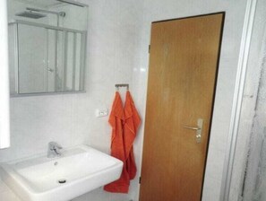 House | Bilik Mandi