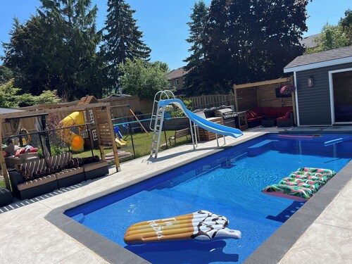 Detached home with heated saltwater pool 45 minutes from Toronto