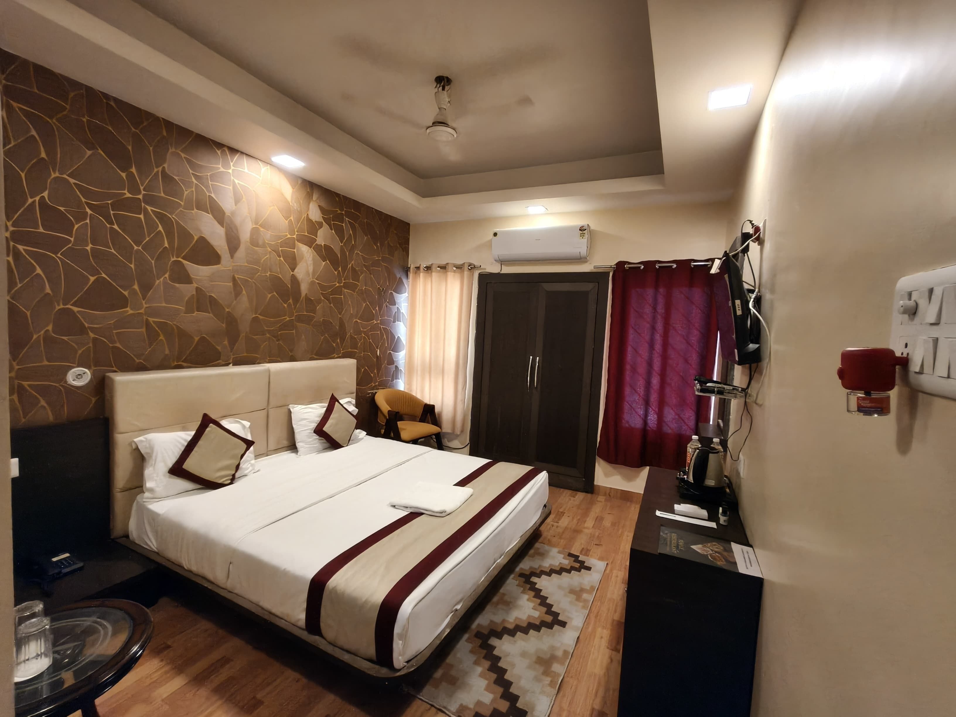 Deluxe Double Room | Desk, free WiFi