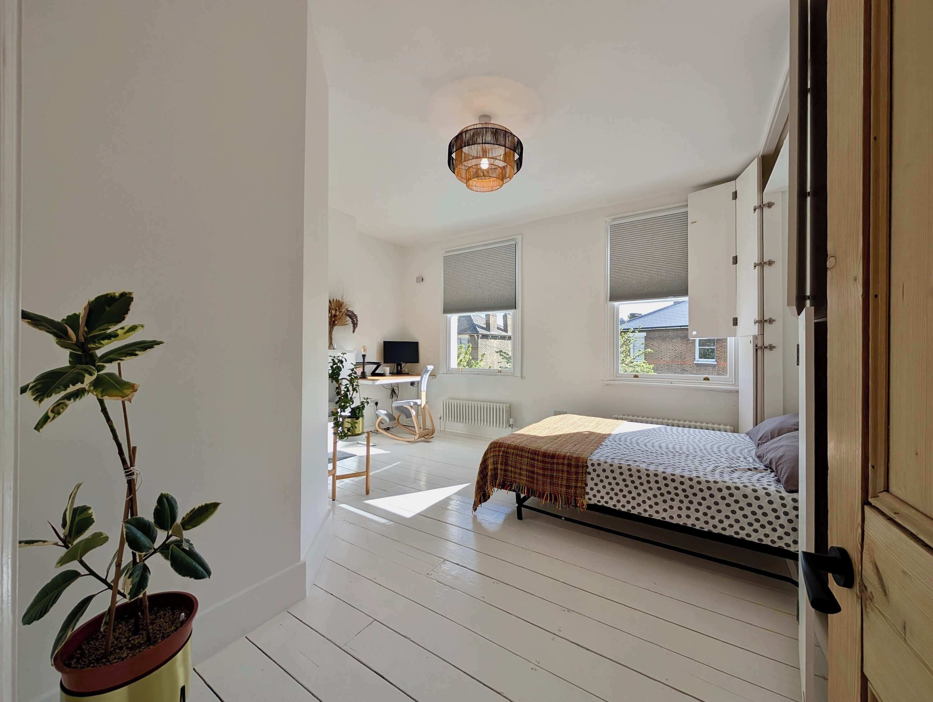 3 bedrooms, desk, iron/ironing board, WiFi