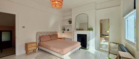 3 bedrooms, desk, iron/ironing board, WiFi